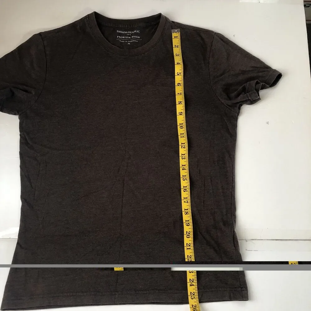 Banana republic factory men’s premium wash T-shirt Dark Brown Taupe Medium